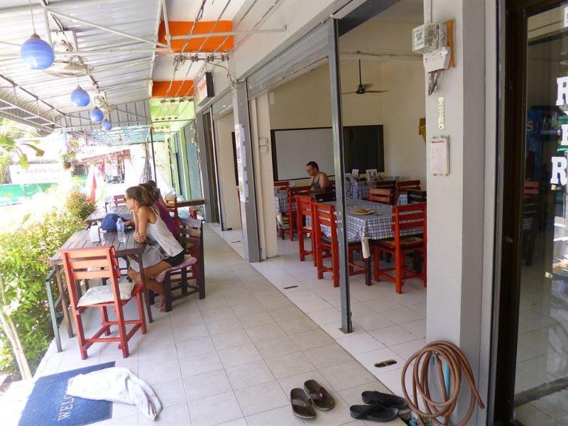 Pineapple Guesthouse Karon Exterior foto
