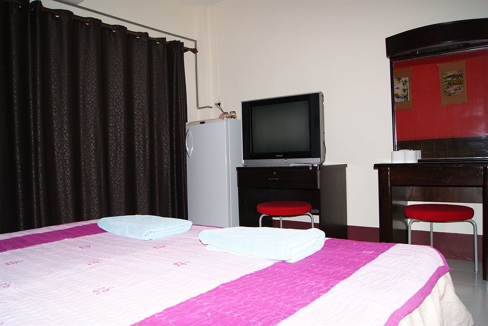 Pineapple Guesthouse Karon Exterior foto